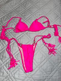 Bikini donna fucsia acceso con laccetti