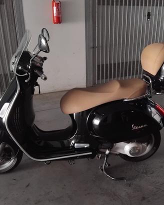 Vespa scooter 250 GTS EI 2007