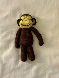 peluche all’uncinetto fatto a mano di George