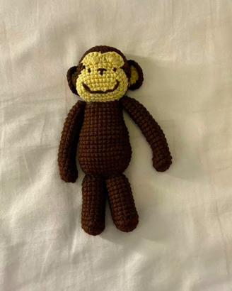 peluche all’uncinetto fatto a mano di George