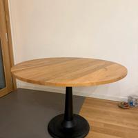 Tavolo in legno massello di mango e metallo