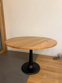 Tavolo in legno massello di mango e metallo