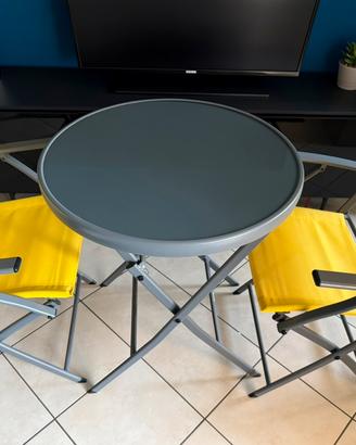 Set tavolo con 2 sedie da giardino