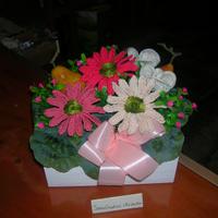 Fiori all'uncinetto - cassettina con gerbere e ros