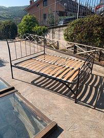 Letto matrimoniale imferro battuto  rete con doghe