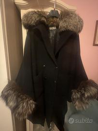 Cappotto/mantella CASOR  lana nera con pelliccia