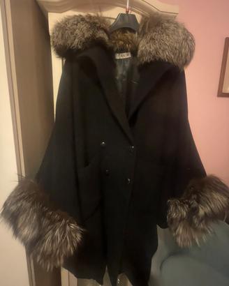 Cappotto/mantella CASOR  lana nera con pelliccia