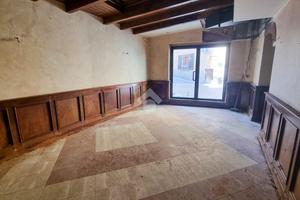 NEGOZIO A BRIVIO