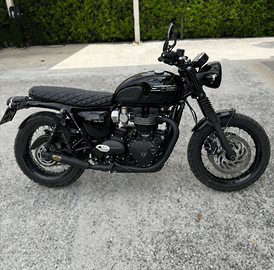 Triumph Bonneville T120 BLACK