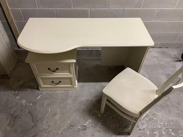 Scrivania + sedia di legno colore bianco avorio
