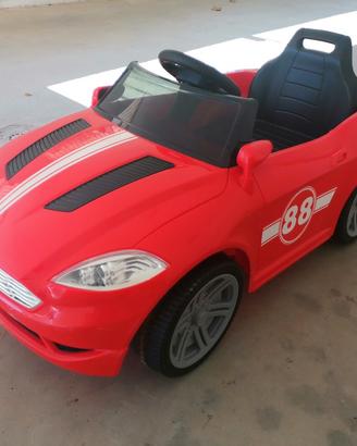 macchina elettrica sportiva per bambini