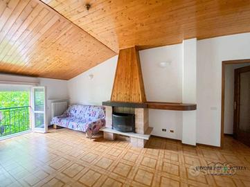 Appartamento di 85 m² con 3 locali a Casina