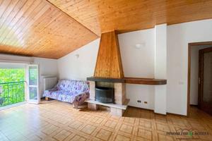 Appartamento di 85 m² con 3 locali a Casina