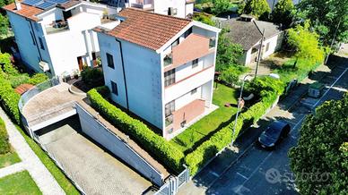 VILLA SINGOLA A MEZZANI
