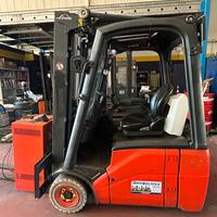 Carrello elevatore elettrico 1600kg Linde