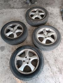 4 pneumatici con cerchi originali Suzuki 