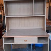 Scrivania  con libreria