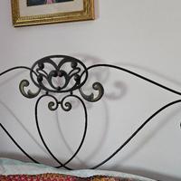 Camera da letto matrimoniale completa.