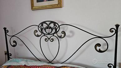 Camera da letto matrimoniale completa.