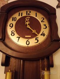 orologio da parete con pendolo 