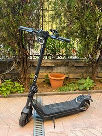 NIU KQi3 Pro monopattino elettrico usato