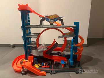 Pista hot wheels macchinine 