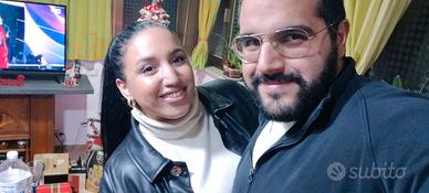 Un receptionist e un capo partita