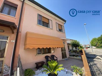 Bifamiliare con garage e giardino