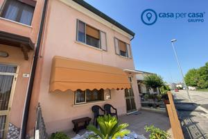 Bifamiliare con garage e giardino