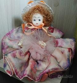 BAMBOLA IN CERAMICA DI CAPODIMONTE