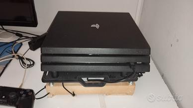 PS4 pro 1tb +2 controller 