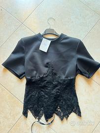 Top nero elegante con pizzo, stile zara