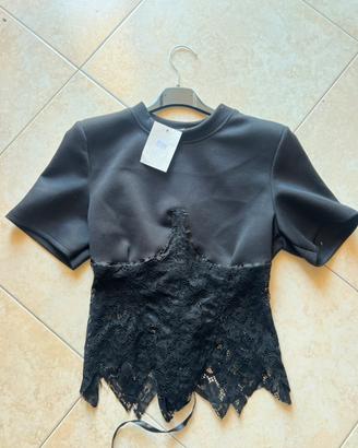 Top nero elegante con pizzo, stile zara