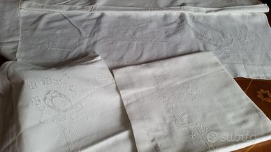 4 LENZUOLA di un vecchio CORREDO- Ricamate a MANO