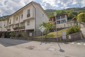 VILLA A SCHIERA D'ANGOLO A AGNOSINE