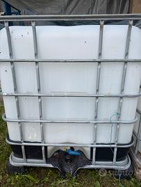 Cisterna 1000 litri pedana in plastica