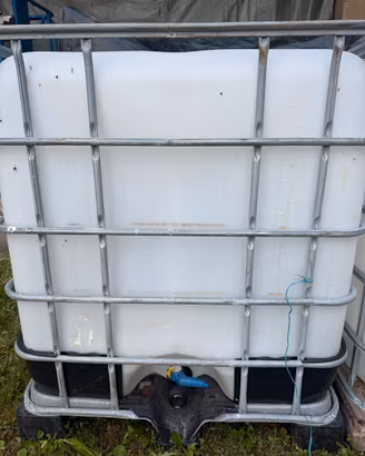 Cisterna 1000 litri pedana in plastica