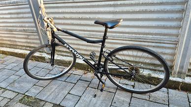 Bici trekking RIVERSIDE 100 nera