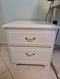 comodino in legno