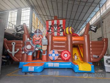 Gioco gonfiabile viking combo multigioco e scivolo