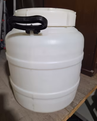 Bidone 30 litri con rubinetto uso liquidi/acqua 