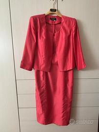 Completo giacca e abito in shantung color corallo