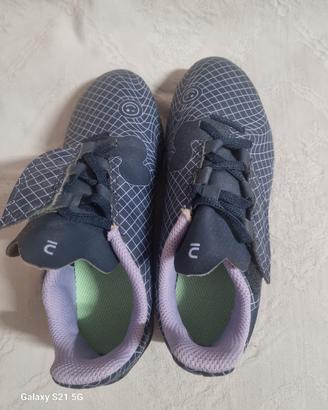 Scarpe da calcio da bambino marca Kipsta taglia 32