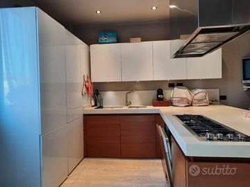 cucina moderna con penisola