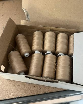 Fili di vari materiali e colori