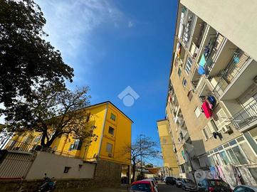 3 LOCALI A NAPOLI