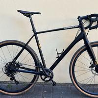 Serious Gravel& bici Strada colnago