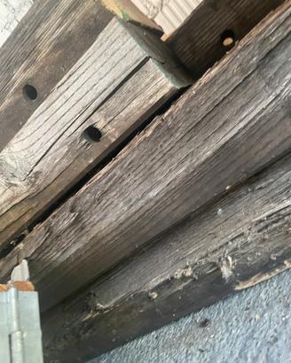 Travi in legno rustiche antiche