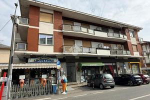3 LOCALI A LANZO TORINESE