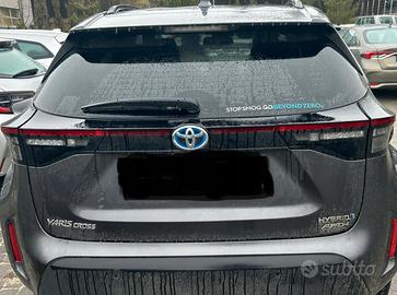 Toyota Yaris Cross Posteriore Completo